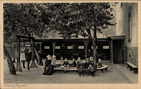 Postcard Berlin Pankow Niederschönhausen, Siloah girls' home, playground, children