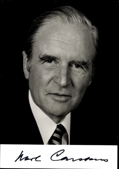 Ak Politiker Karl Carstens, ehem. Bundespräsident, Portrait, Autogramm
