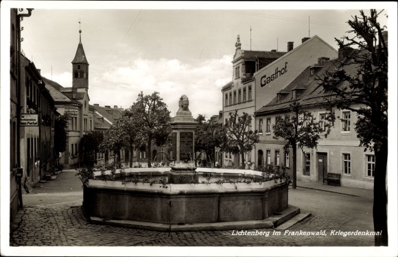 KP Lichtenberg Oberfranken, pomnik wojenny, karczma, fontanna, restauracja autorstwa Hansa Merkel