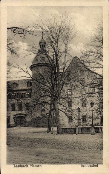Postcard Laubach in Hessen, Laubach Hessen, Schlosshof