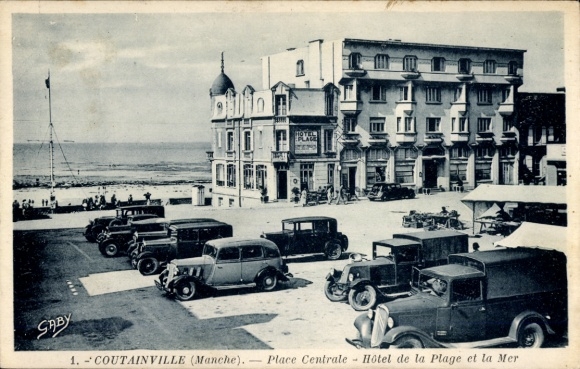 Ak Agon Coutainville Manche, Hôtel de la Plage et la Mer, zentrale Platz, alte Autos, Meerblick
