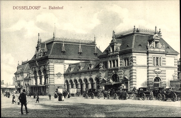 Ak Düsseldorf am Rhein, Bahnhof, Passanten, Kutschen
