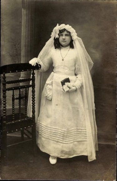 10 AK photography young girls in communion dresses