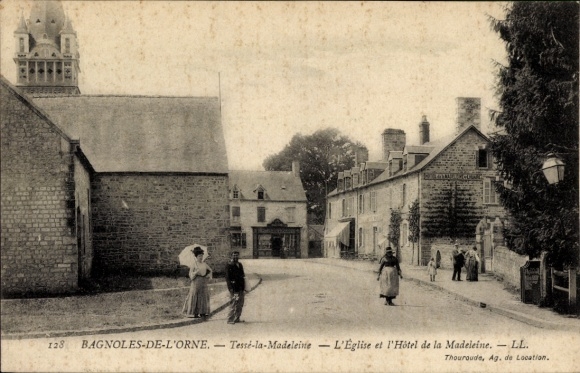 CPA Tessé la Madeleine Bagnoles de l'Orne, Église et Hôtel de la Madleine