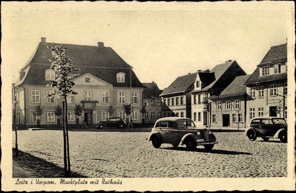 Postcard Loitz in Mecklenburg Western Pomerania, market square with town hall, cars