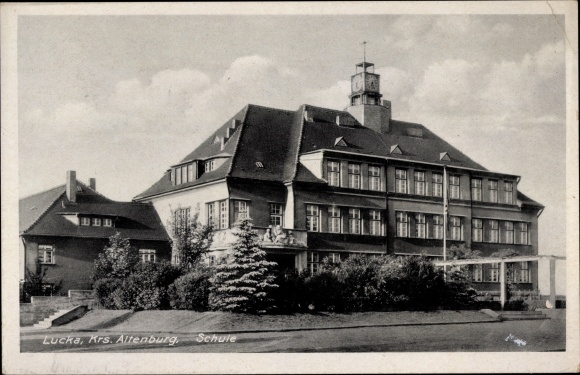 Ak Lucka in Thüringen, Schule, Hakenkreuzfahne