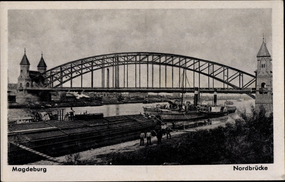 Postcard Magdeburg in Saxony Anhalt, Nordbrücke, Lastkähne