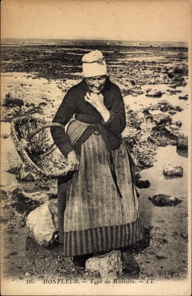 Ak Honfleur Calvados, Frau in Tracht, Korb