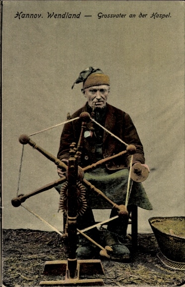 Postcard Hannov. Wentland, grandfather at the reel