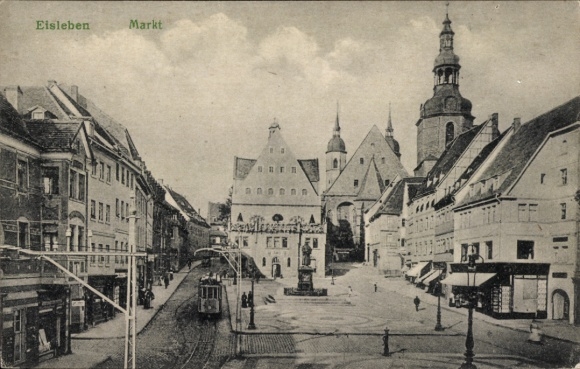 Postcard Lutherstadt Eisleben, market square, architectural buildings, tram, cloudy sky