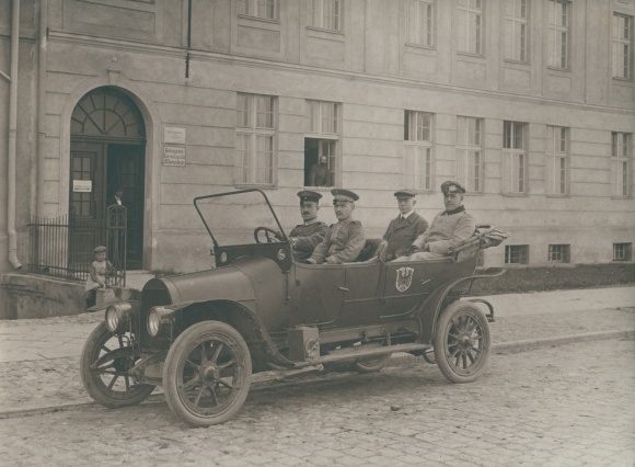 zdjęcie Olsztyn Allenstein Prusy Wschodnie, samochód, żołnierze niemieccy, oficerowie, Cesarstwo