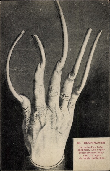 Postcard Hanoi Tonkin Vietnam, La main d'un lettre annamite, hand, long fingernails