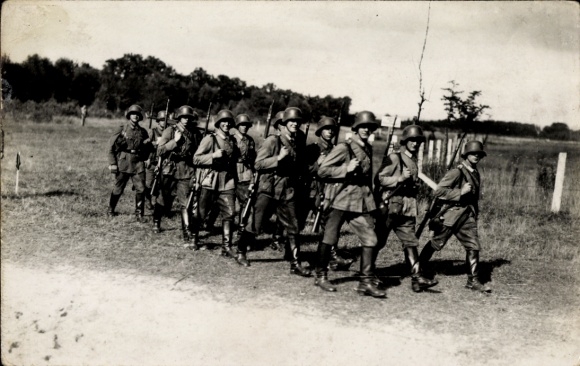 Foto Ak Reichswehrsoldaten in Uniform, Manöver 1932