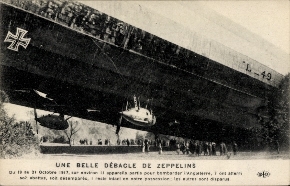Ak Ein wunderschönes Debakel der Zeppeline bei der Bombardierung Englands, 1917