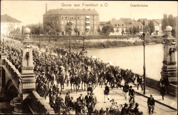 Postcard Frankfurt an der Oder, Oder Bridge, Soldiers' Company