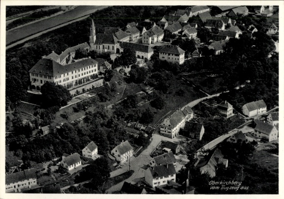 Ak Oberkirchberg Illerkirchberg in Württemberg, Luftaufnahme von   Gebäude, Landschaft