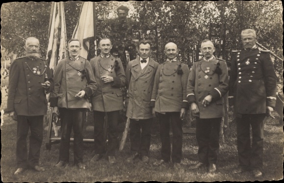 Foto Ak Grossenhain Saksen, militair met medailles