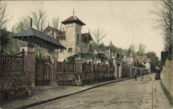 Postcard Villennes sur Seine Yvelines, 3. Route de Médan, trees, street, people