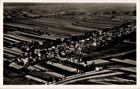 Postcard Freckenfeld in the Saarpfalz, aerial photograph of Freckenfeld, fields, rows of houses