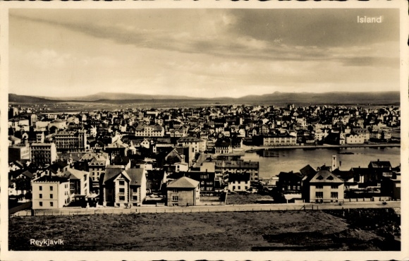 KP Reykjavík Islandia, widok miasta na czarno-białą fotografię, budynki, morze