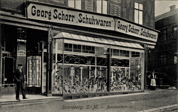 Ak Sonneberg in Thüringen, Vitrine mit Schuhwaren, Georg Schorr, Straße mit Ladenfront