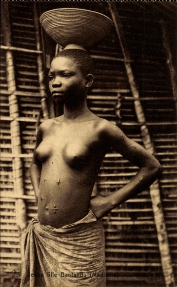 Postcard Madibaya, Young African, Bantandu woman with decorative scars