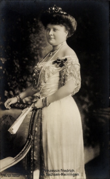 Postcard Princess Friedrich of Saxe Meiningen, Adelheid zur Lippe Biesterfeld, dress, fan