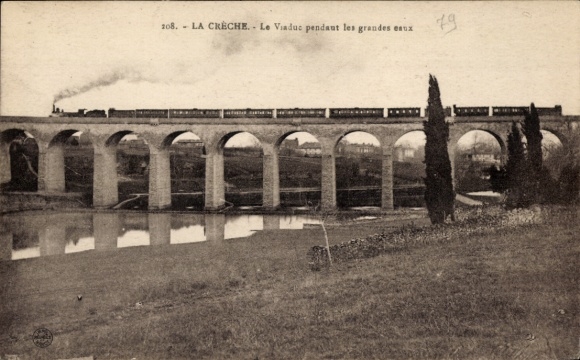 Ak La Creche Deux-Sèvres, Eisenbahnviadukt