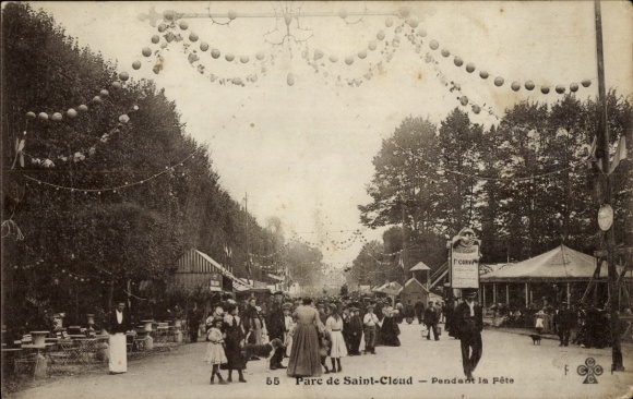 Ak Saint Cloud Hauts de Seine, Park, Pendant la Fete