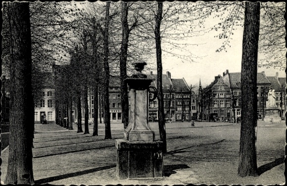 Ak Maaseik Maeseyck Vlaanderen Limburg, marktplein, fontein, bomen, historische gebouwen, schaduw...