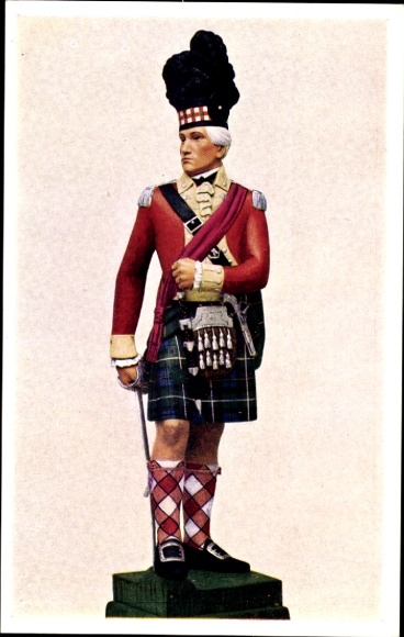Postcard The Highland Light Infantry, City of Glasgow Regiment, Officer, 73rd Highland Regiment, Statuette