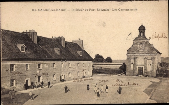 CPA Salins-les-Bains Jura, Intérieur du Fort St-André Les Casernements