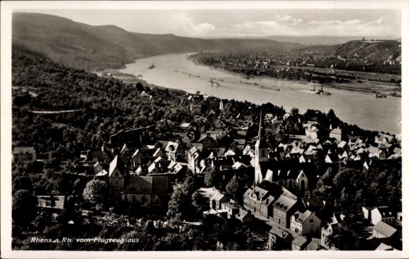 KP Rhens am Rhein, widok na Ren, zalesione wzgórza, budynki