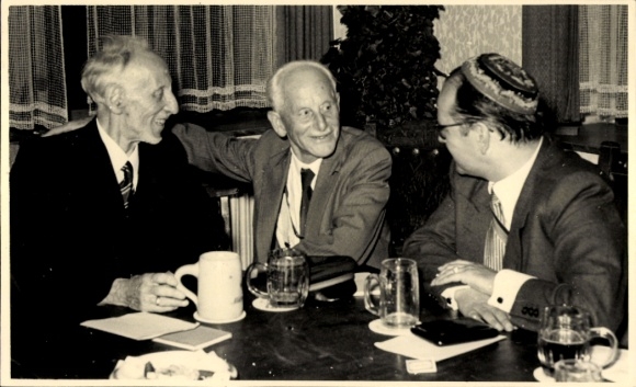 Photo Judaika, Messrs. Schlink, Giese and Buchmann at the table