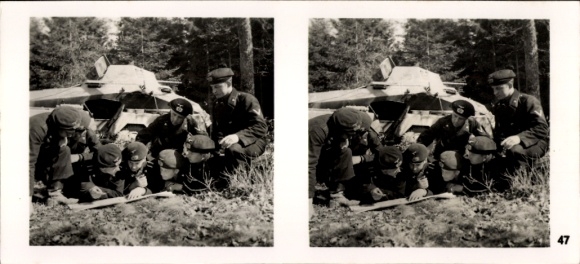 Stereo image photo "The Battle in the West" No. 47, tank soldiers are instructed on a map