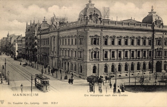 Postcard Mannheim in Baden, main post office building after reconstruction, street view, tram