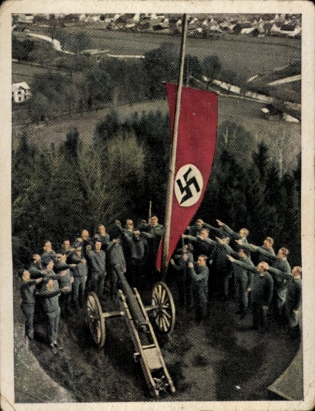 Collective picture The State of Work and Peace, Mindelheim Farmers' School, flag devotion