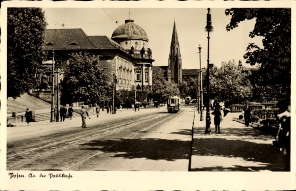Ak Poznań Posen, an der Paulikirche, Straßenbahn