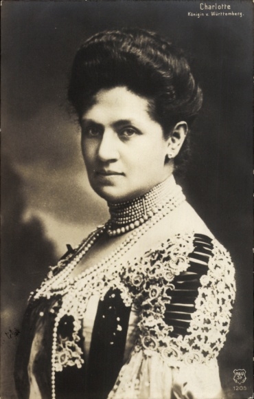Ak Koningin Charlotte van Württemberg, portret, parelkettingen