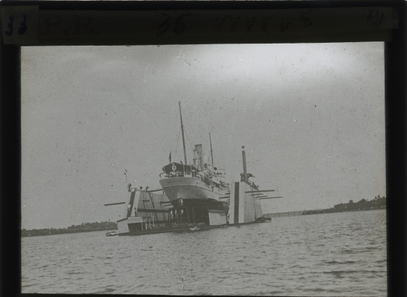 Glas Positiv German East Africa around 1913, floating dock in the port of Dar es Salaam