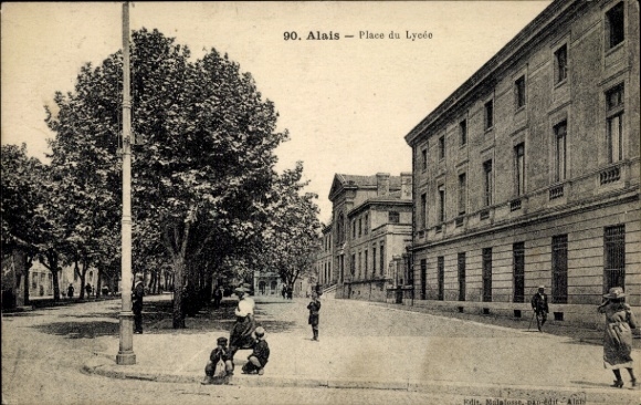 Postcard Alès Alais Gard, Place du Lycée, neoclassical buildings, people with dogs, trees