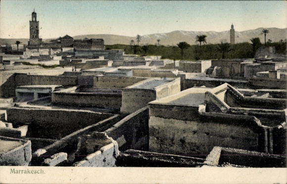 Ak Marrakech Marrakesch Marokko,  Stadtansicht, Palmen, Berge im Hintergrund