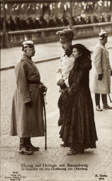 Postcard Duke Ernst August of Brunswick, Victoria Luise of Prussia, Grand Duke of Oldenburg