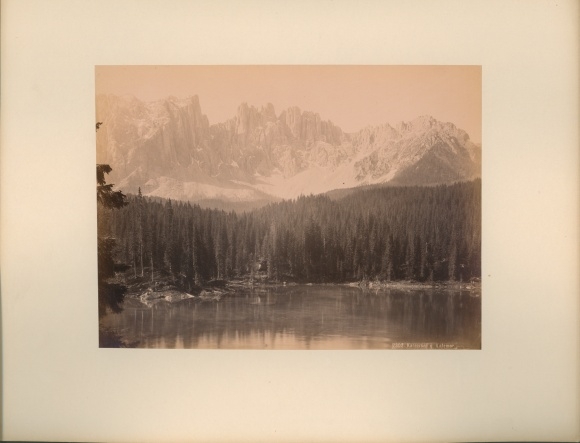 foto Lago di Carezza Carezza Zuid-Tirol, Neder-Carezza