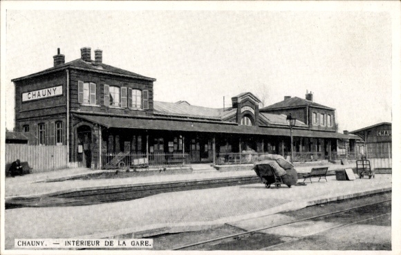 Postcard Chauny Aisne, station track side