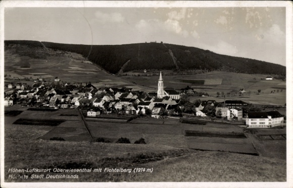 Ak Oberwiesenthal im Erzgebirge,  Fichtelberg, Höhen-Luftkurort, höchste Stadt Deutschlands