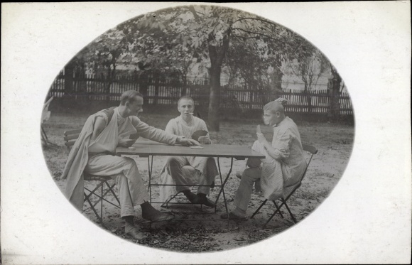 Photo Gliwice Gleiwitz Upper Silesia, Dutch Red Cross hospital, wounded soldiers, card game