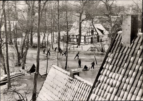 Postcard Fischerhude Ottersberg in Lower Saxony, winter on the Wümme, snow, ice skaters