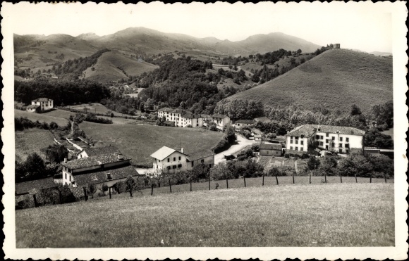 Postcard Dancharinea Navarra, French part and Spanish part