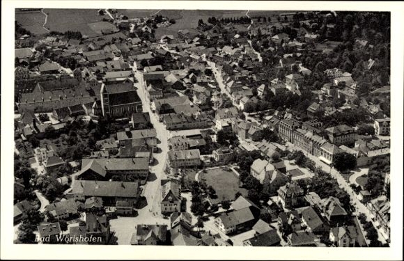 Ak Bad Wörishofen im Unterallgäu, Luftaufnahme von  Altstadt, Wohnhäuser, Straßen